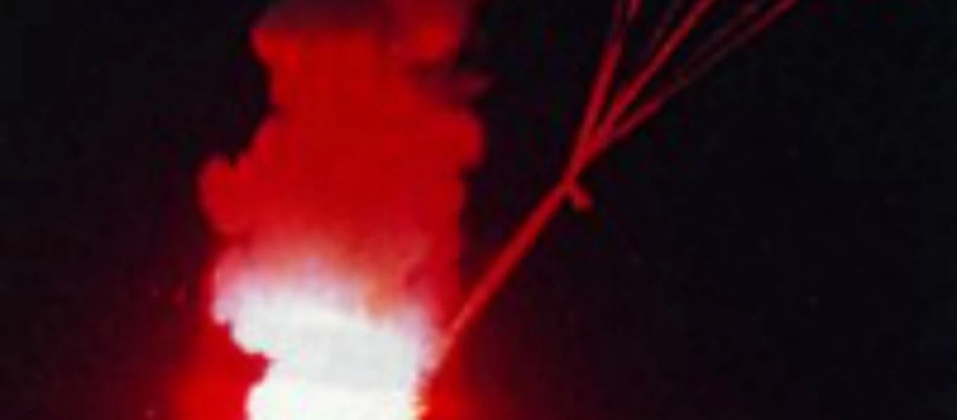 Συναγερμός στην ΕΛ.ΑΣ: Άγνωστοι έριξαν φωτοβολίδα με αλεξίπτωτο κοντά στην αμερικανική πρεσβεία